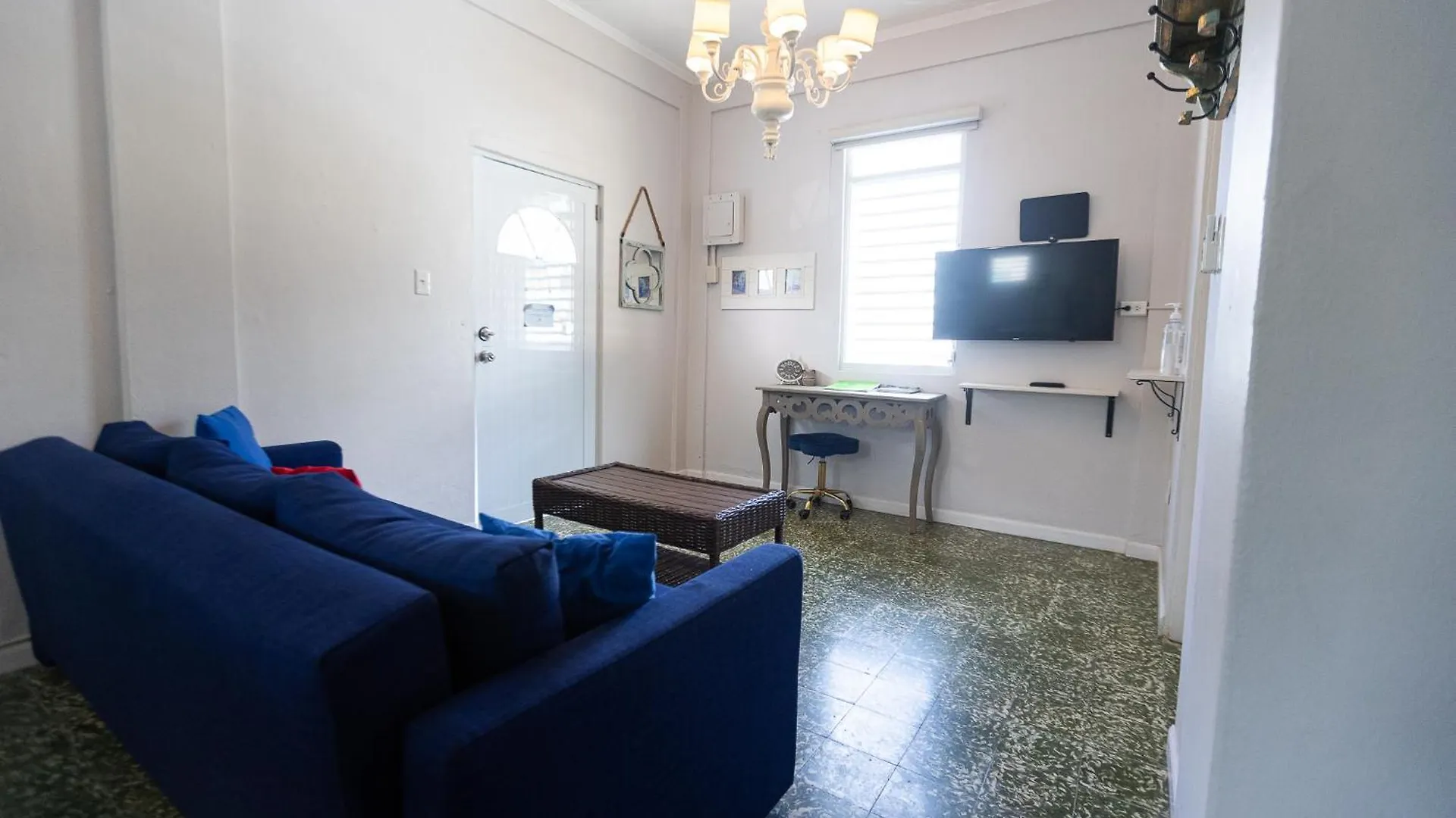 201-Vintage Modern Haven In The City, Near The Beach With Free Parking contacts